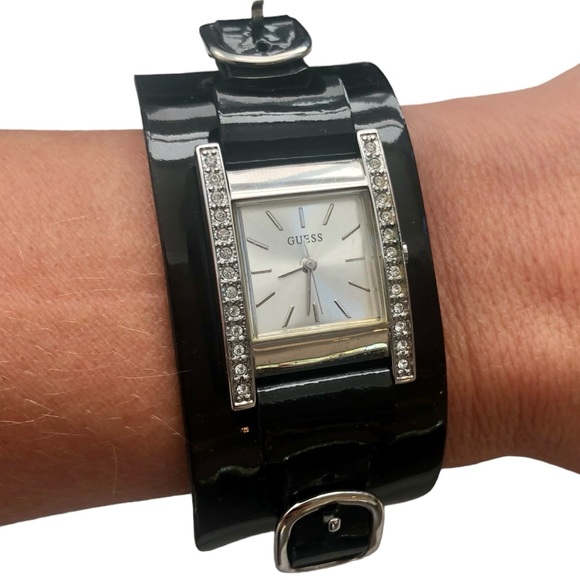 Guess Watch 3 Interchangeable Leather Straps - Picture 3 of 10